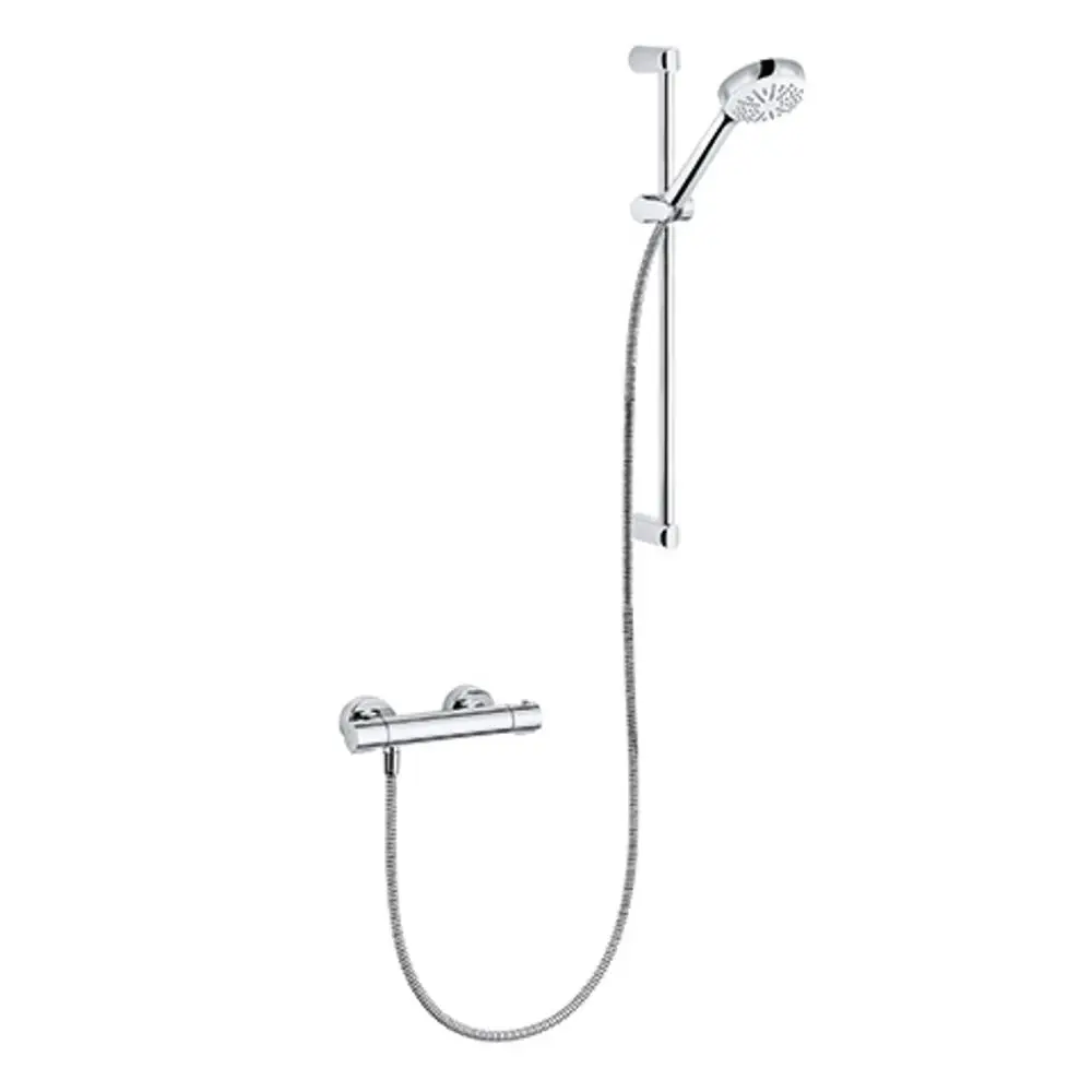 Duschsystem von Kludi mit Handbrause, Wandhalterung und flexibler Schlauchführung, angeordnet an einer Wand. Verchromte Oberfläche sichtbar.